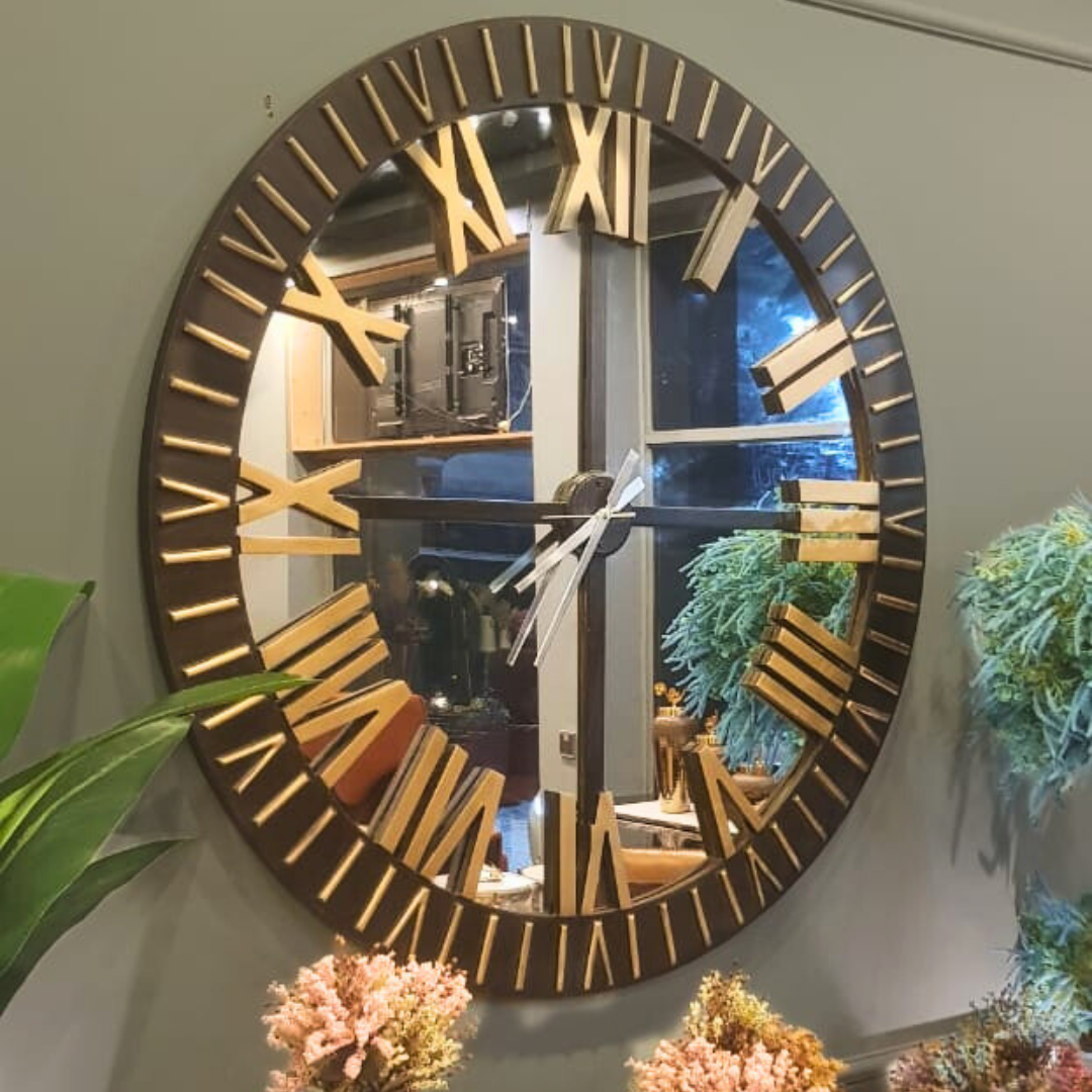 Decorative wall clock detail view