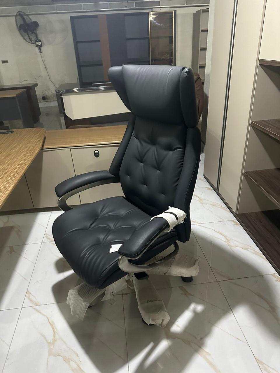 Executive Black Leather Comfort Chair detail view