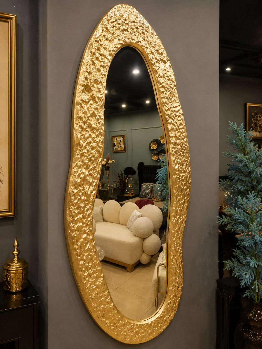 Shahi gold accent mirror detail view
