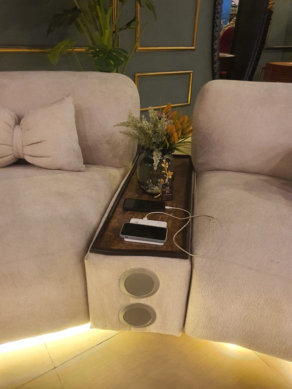Premium Curve Lounge Sofa detail view