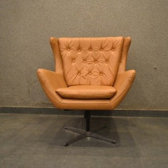 LEATHER SWIVEL ARMCHAIR (IMPORTED)