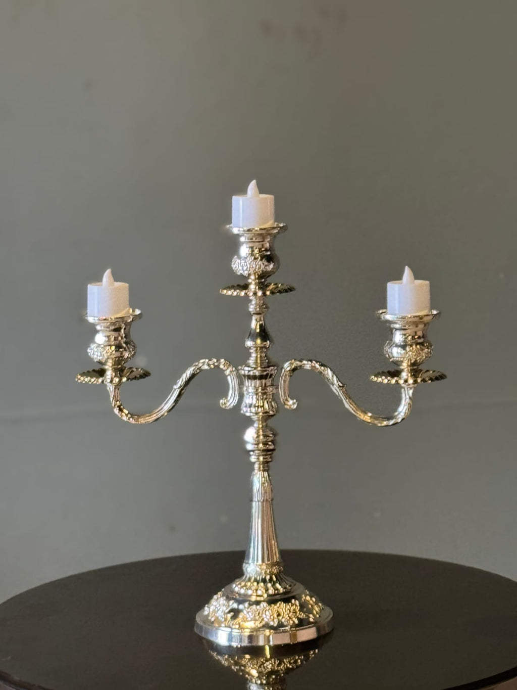 Royal candle stand detail view