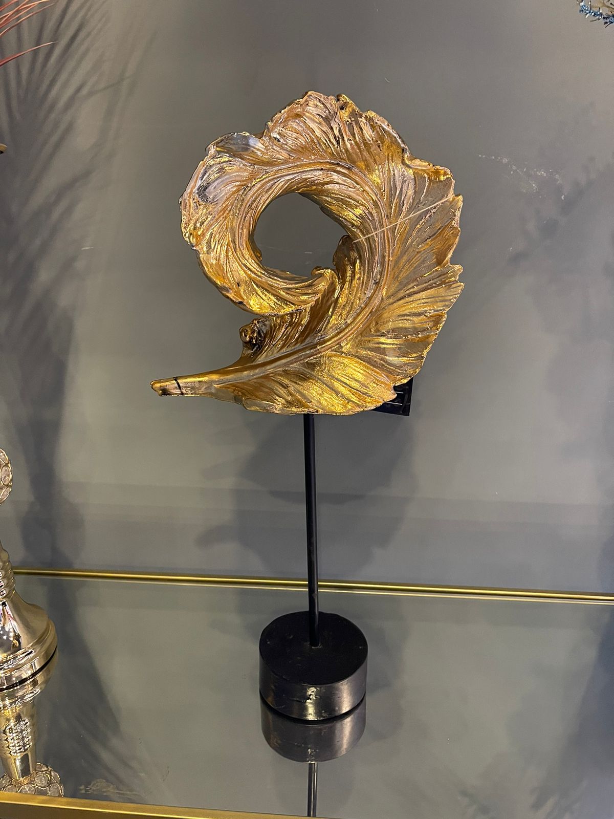 Resin Leaf Abstract Art Stand - Z Galleria
