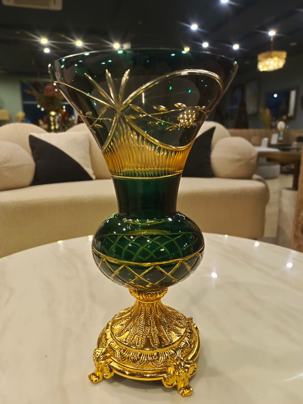 Glass flower vase side profile