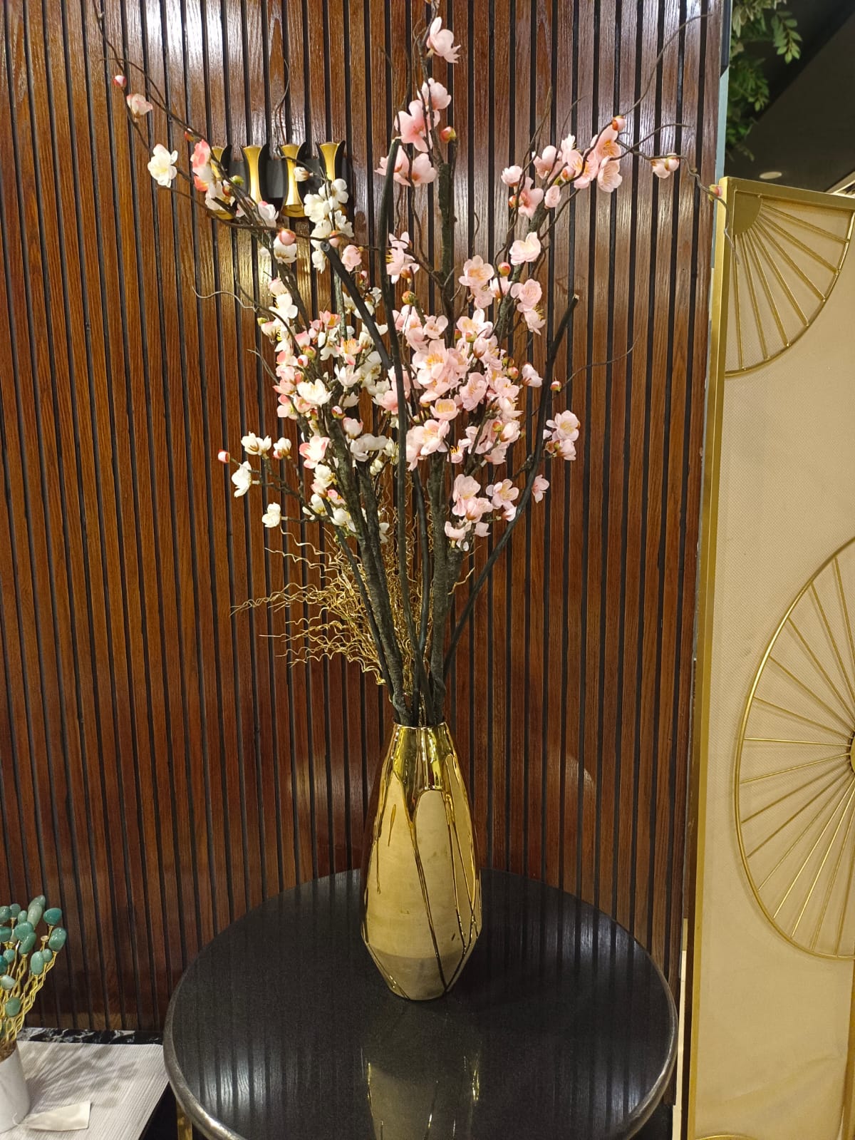 Golden ceramic flower vase detail view