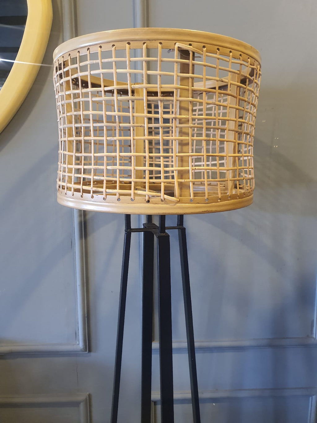 Rattan shade table lamp detail view