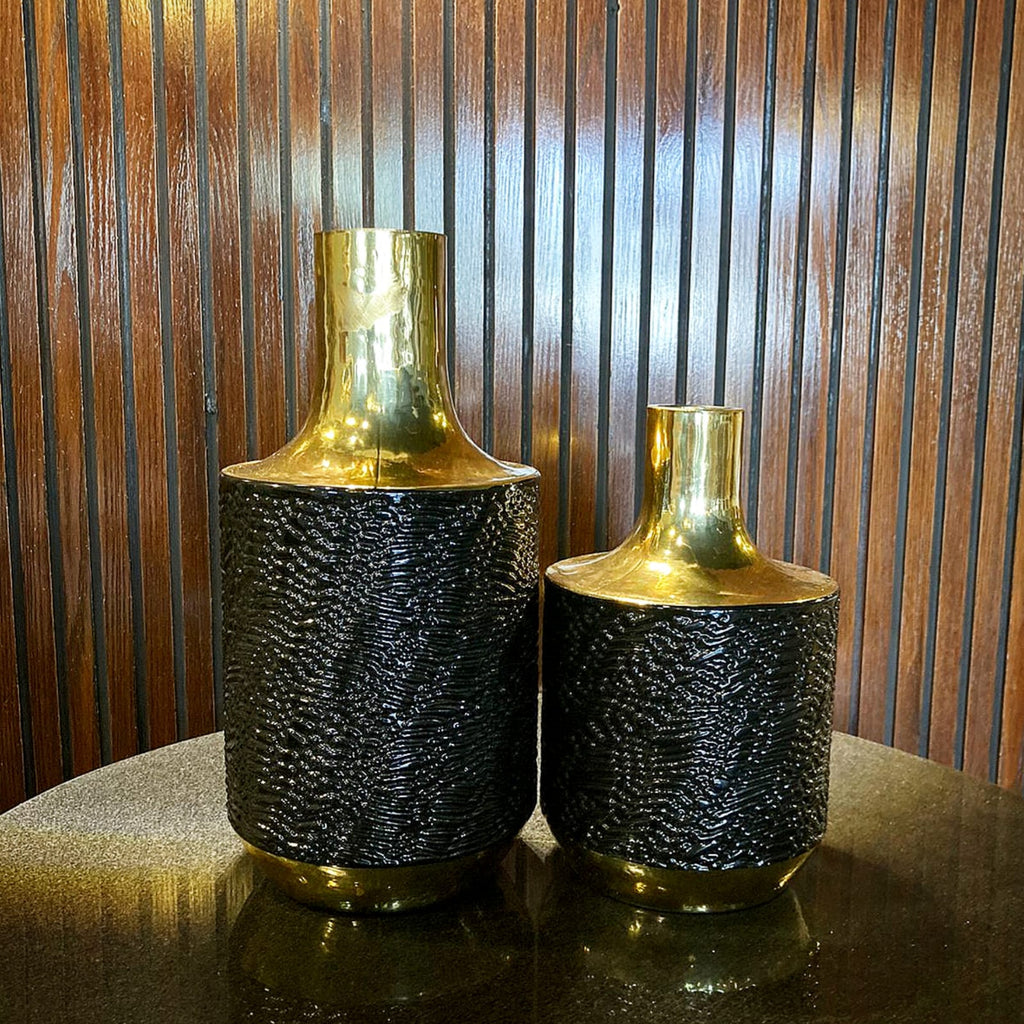 Vintage black and gold alligator vase, small, detail view