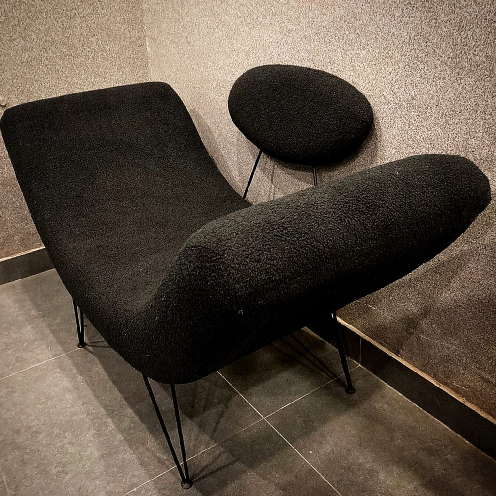 Reversible lounge chair detail view