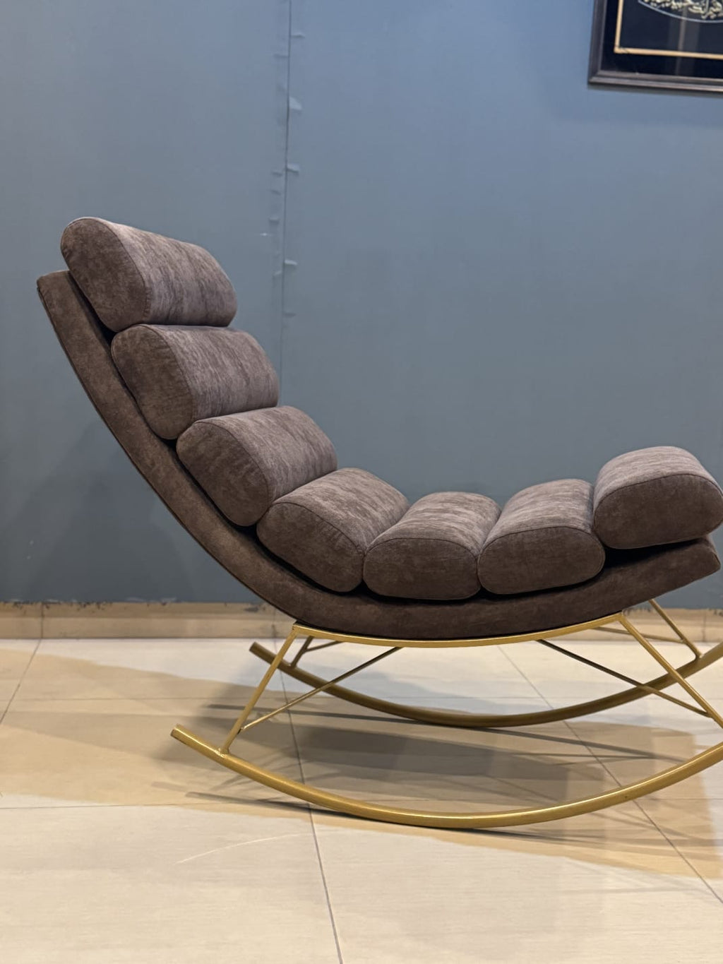 Elegant Relaxing Chair side profile