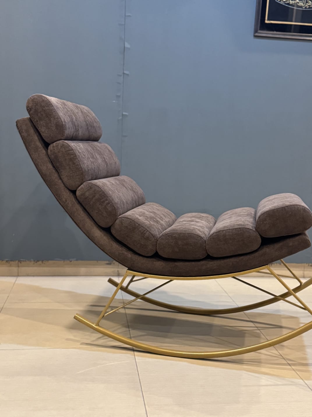Elegant Relaxing Chair side profile