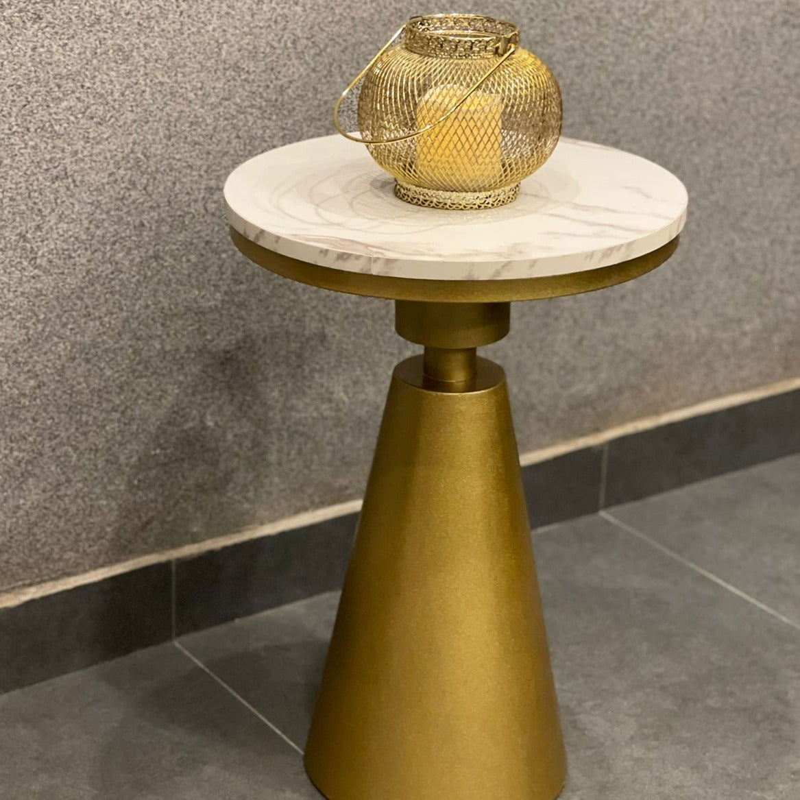 Round iron side table in gold and white with wooden top