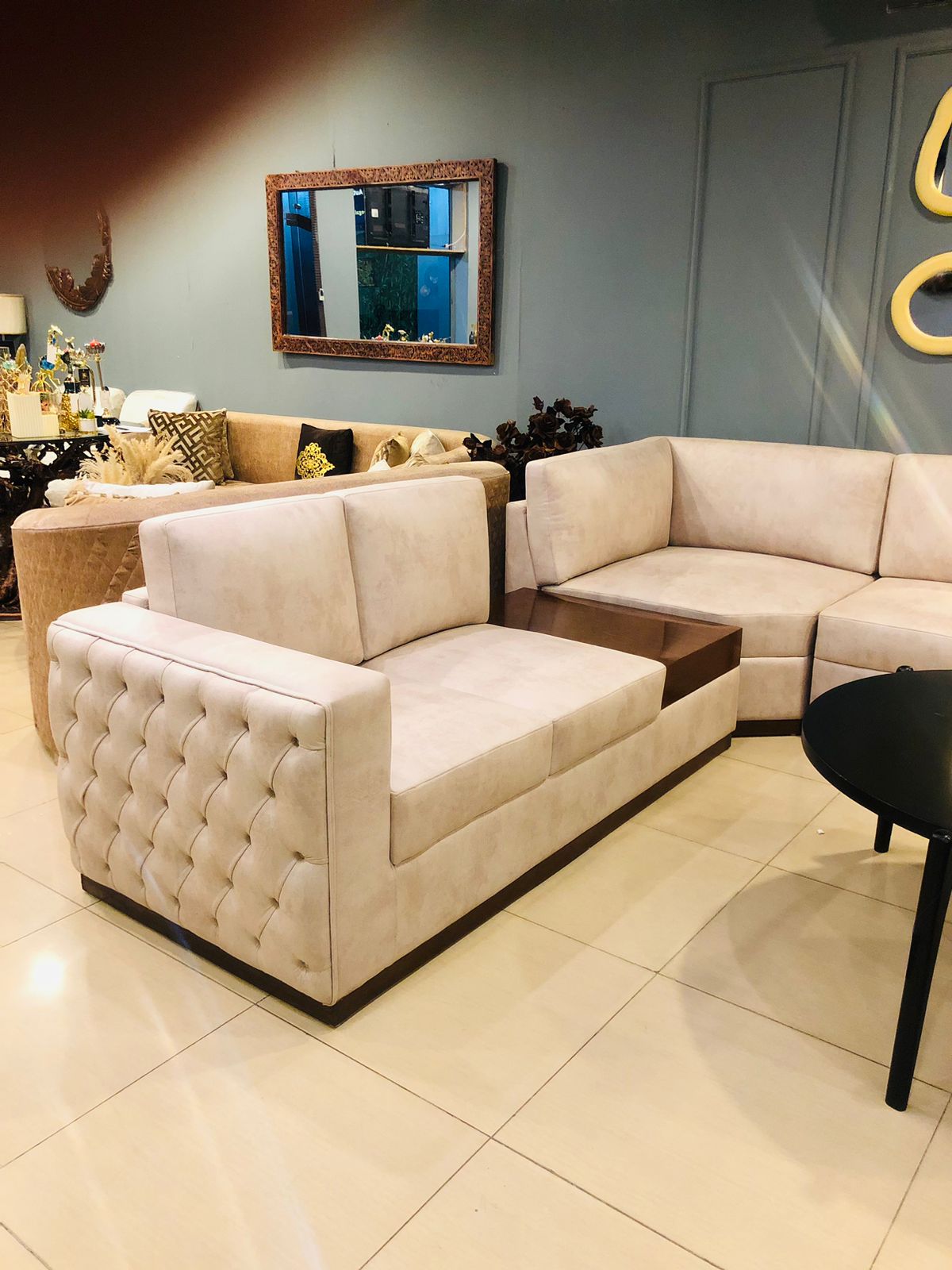Modern L-shaped 7-seater sofa side profile