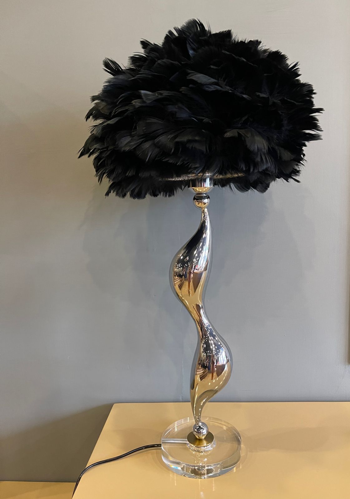 Curved Model Lamp - Zeegalleria